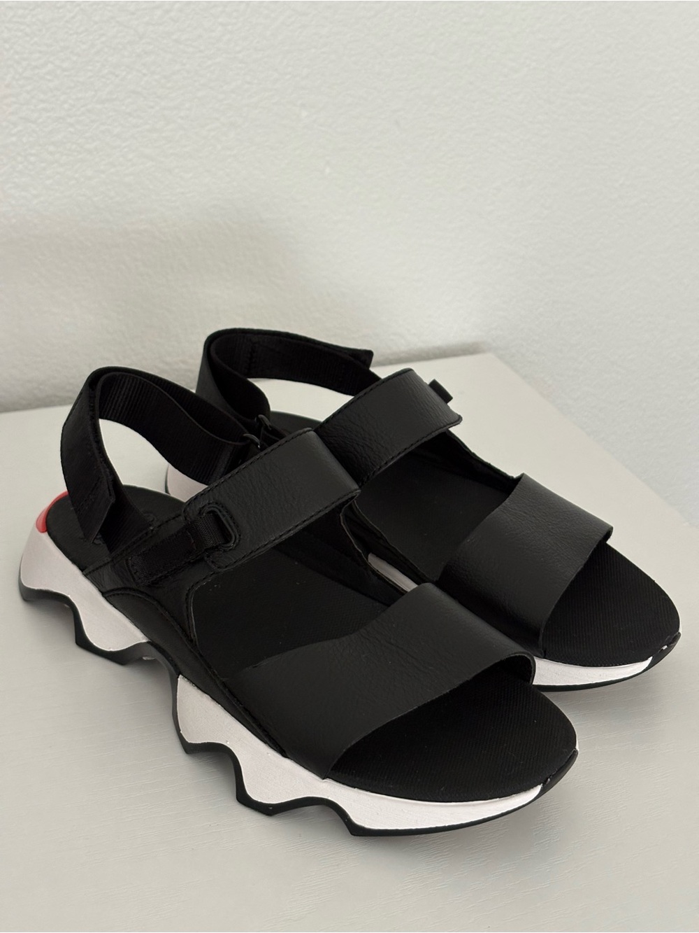 SOREL Kinetic Impact Sling Sandal Black/White/Red Size 8 - EXCELLENT - Picture 3 of 14